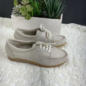 Dexter Women's Cream Leather Loafers